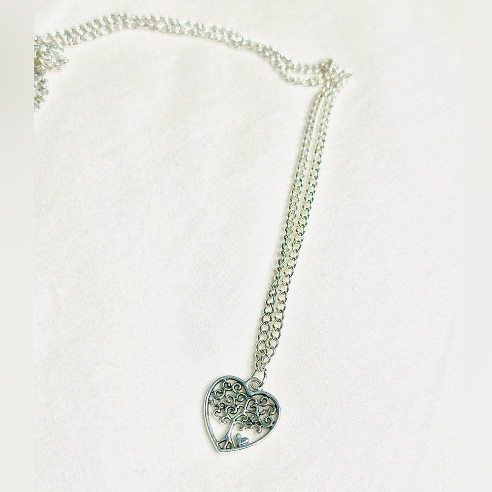 Silver color heart tree necklace 🥹❤️